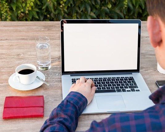 Télétravail: les réflexes à avoir pour ne pas surcharger le réseau internet Bonnes pratiques pour maintenir une connexion stable en télétravail