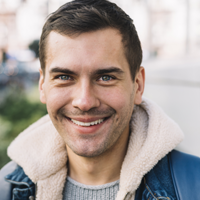 Témoignage de Simon L., client satisfait de Bravo Telecom.