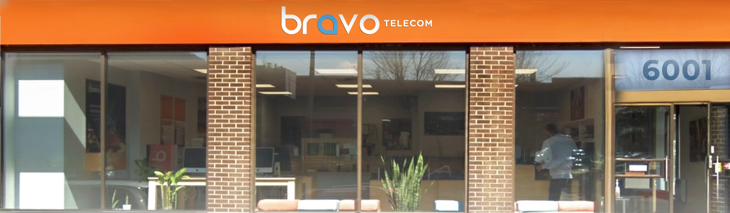 Le siège social de Bravo Telecom au 6001 rue Jean-Talon Est à Montréal, St-Léonard.